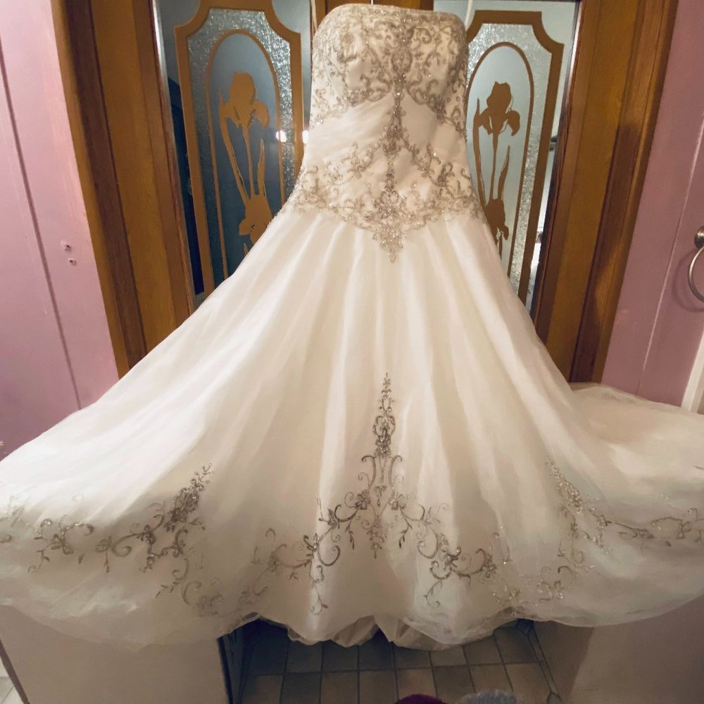 Allure Wedding Dress Style 8517 Size 14